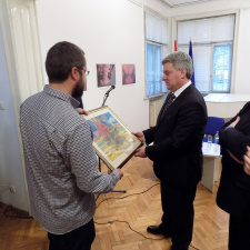 Иво Пецов лично подари своята картина „Пред нов сезон, в промеждутъка“ на македонския президент Георге Иванов (фотография)