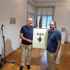 Ivo Pecov personally gave the graphic artwork "Rules are for the civilized ones" to the President of the Republic of Bulgaria Petar Stoyanov  (photo)